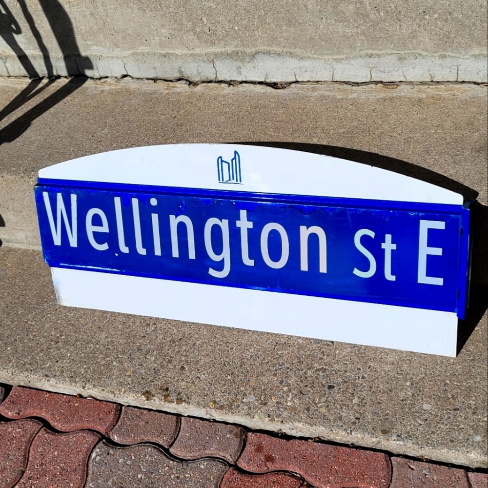 Wellington St Sign
